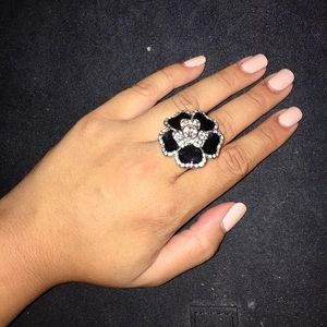 Swarovski flower ring Size 7
